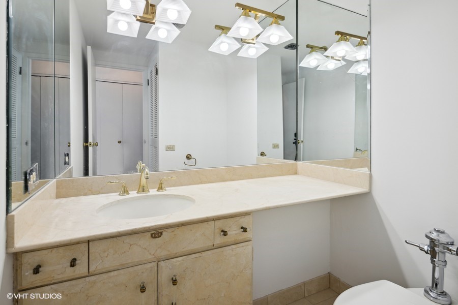 1300 N Lake Shore Drive Unit: 21D