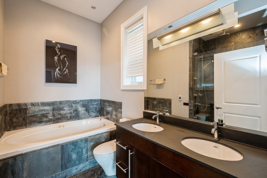 1448 N Western Avenue Unit: 4A