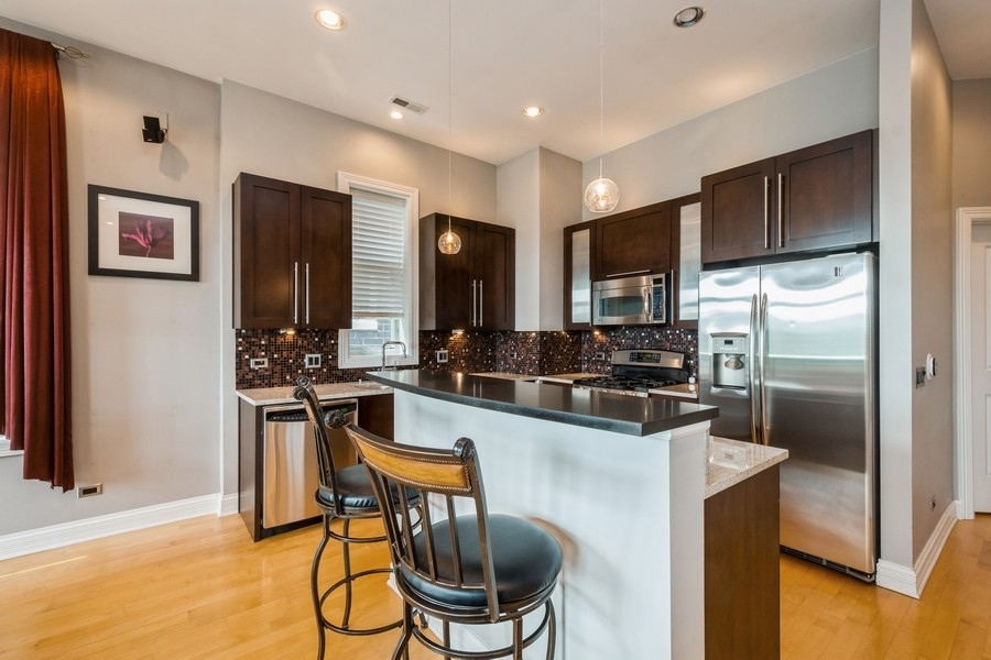 1448 N Western Avenue Unit: 4A