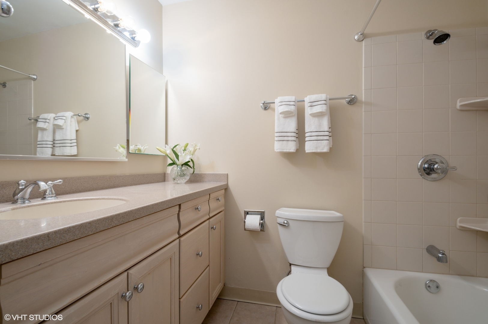 1636 N WELLS Street Unit: 2708