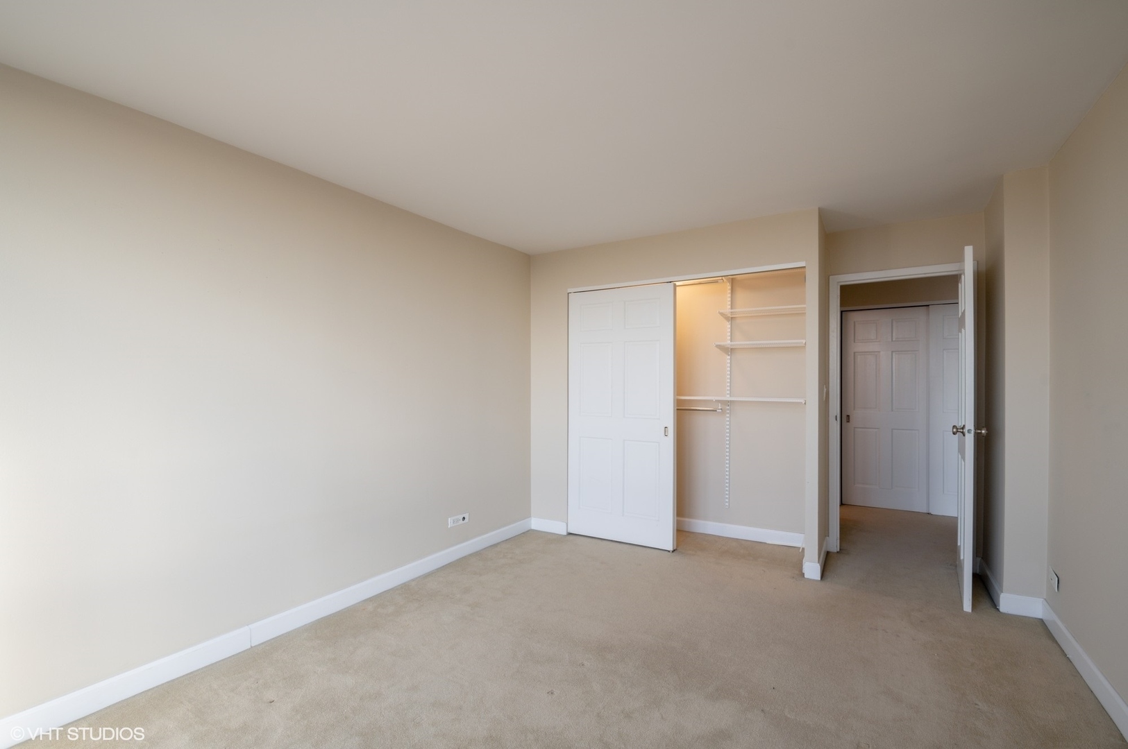 1636 N WELLS Street Unit: 2708