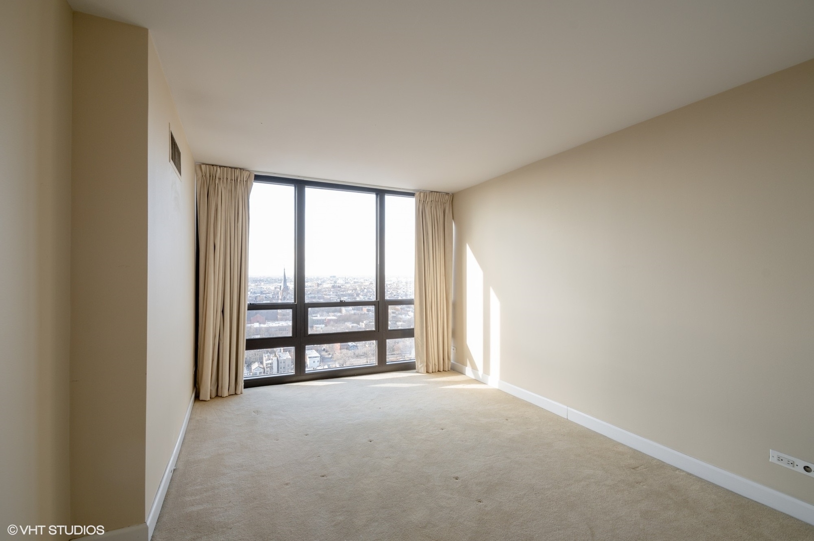 1636 N WELLS Street Unit: 2708