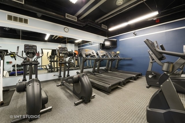 1636 N WELLS Street Unit: 2708