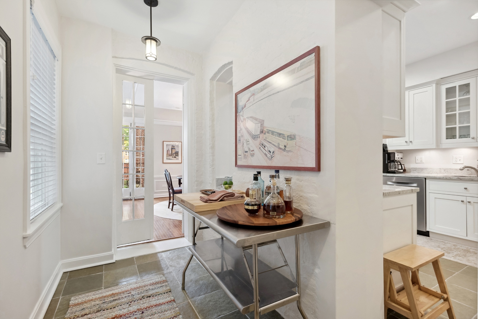 831 W Ainslie Street Unit: 1