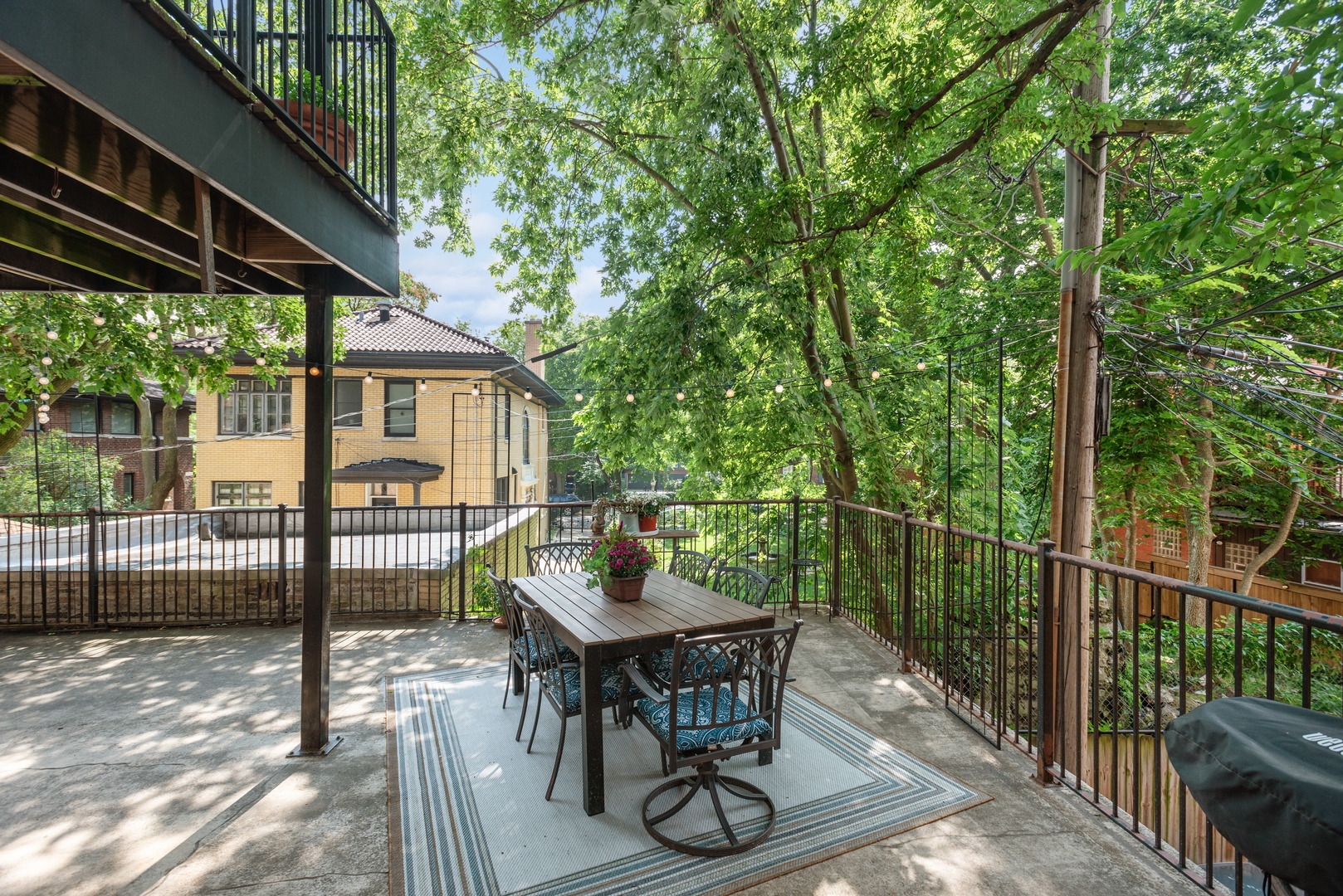 831 W Ainslie Street Unit: 1
