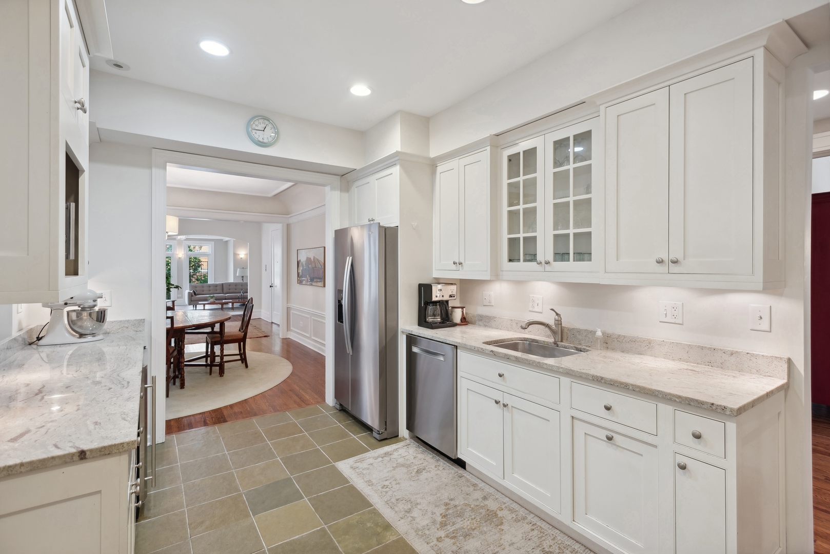 831 W Ainslie Street Unit: 1