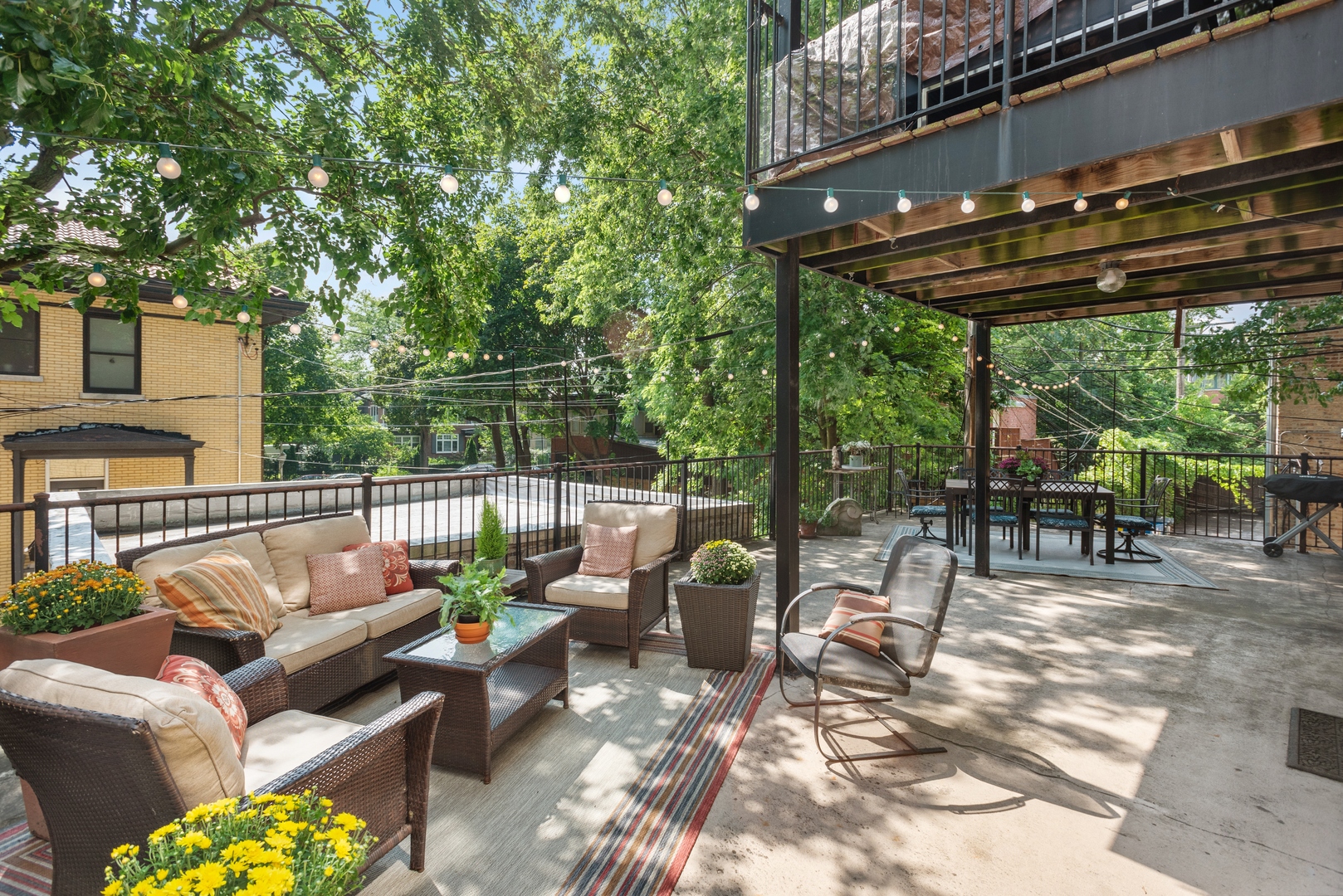831 W Ainslie Street Unit: 1