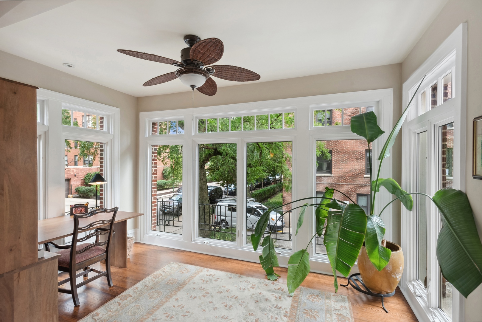 831 W Ainslie Street Unit: 1