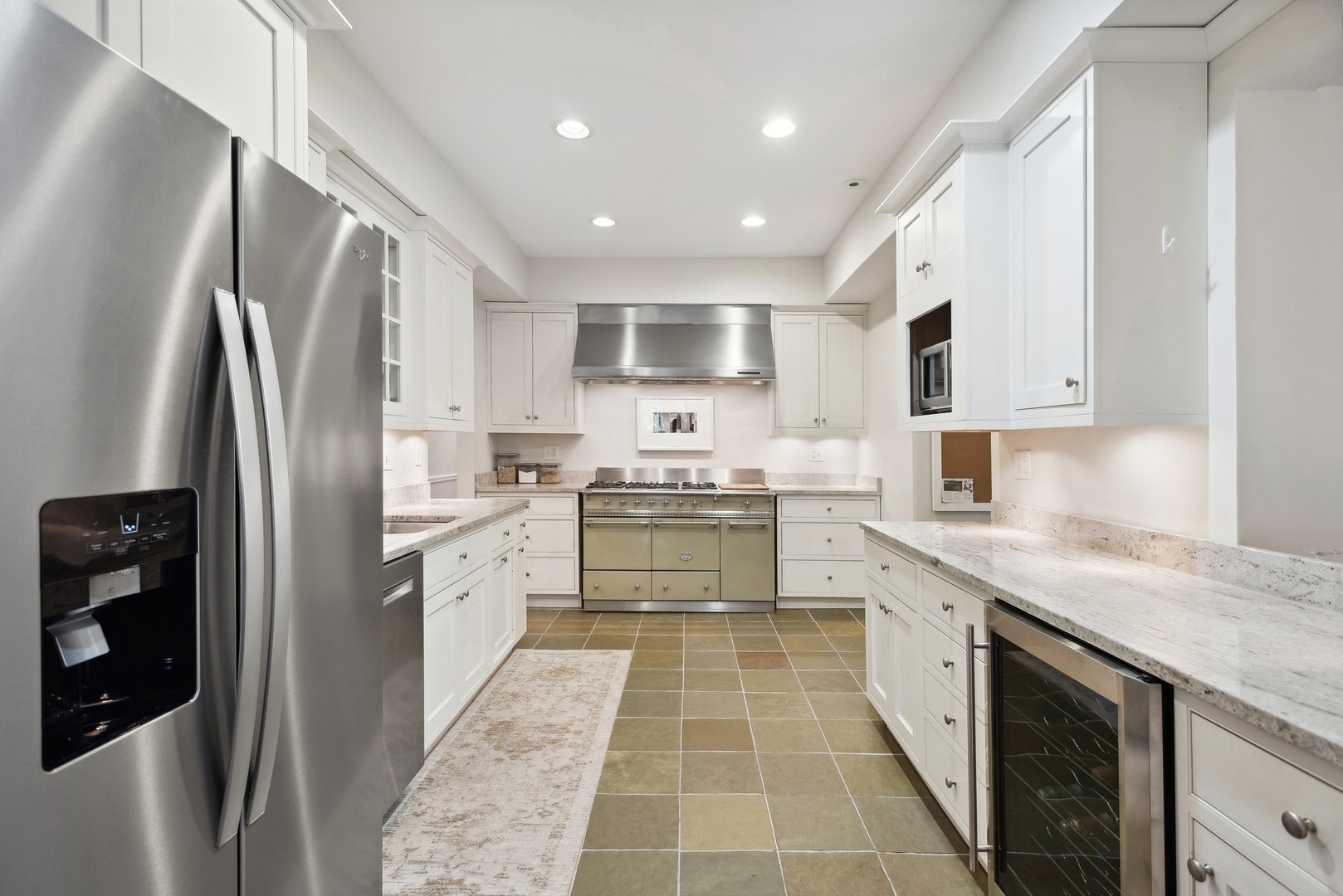 831 W Ainslie Street Unit: 1