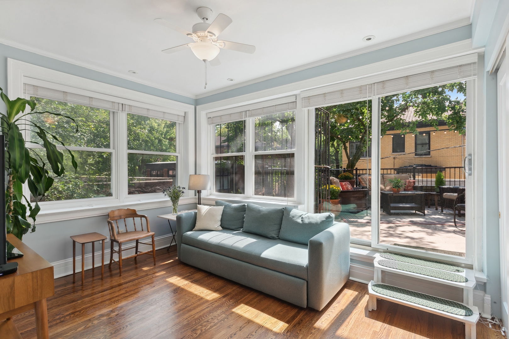 831 W Ainslie Street Unit: 1