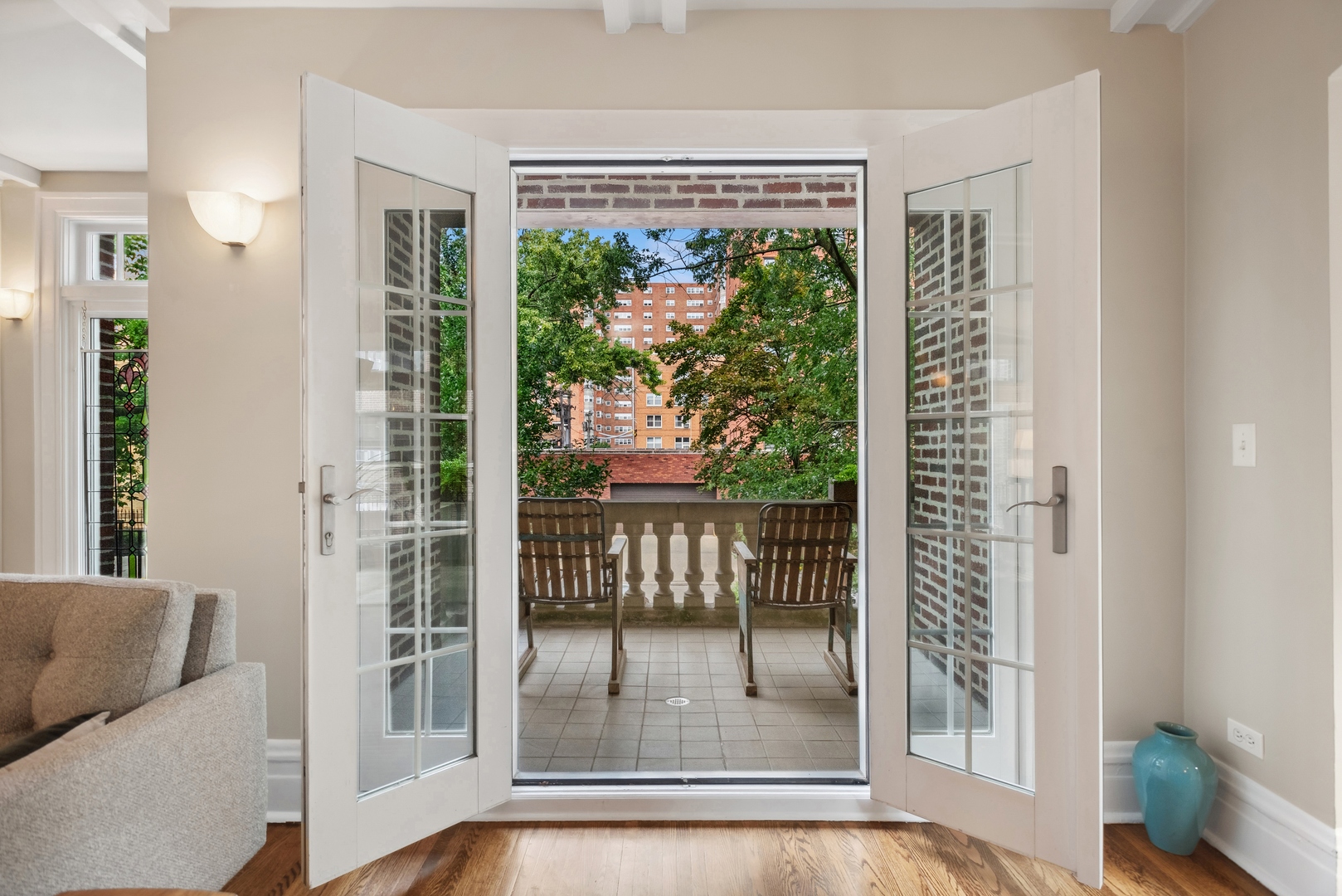 831 W Ainslie Street Unit: 1