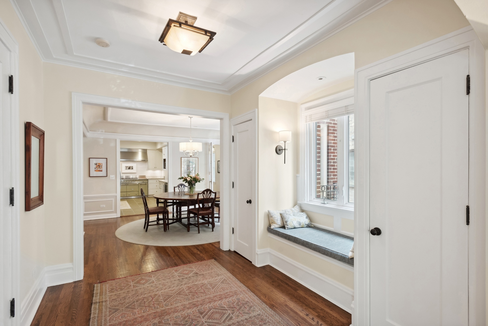 831 W Ainslie Street Unit: 1