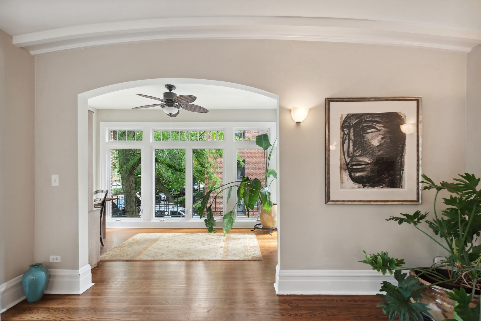 831 W Ainslie Street Unit: 1