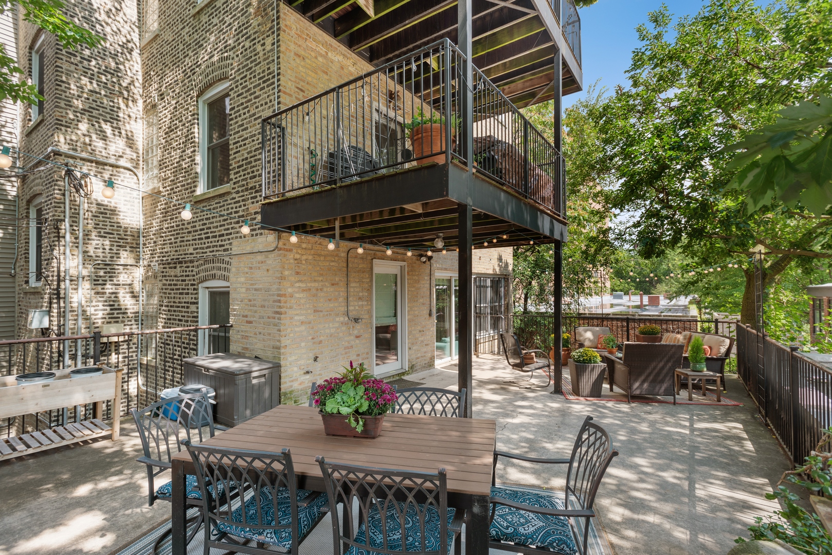 831 W Ainslie Street Unit: 1