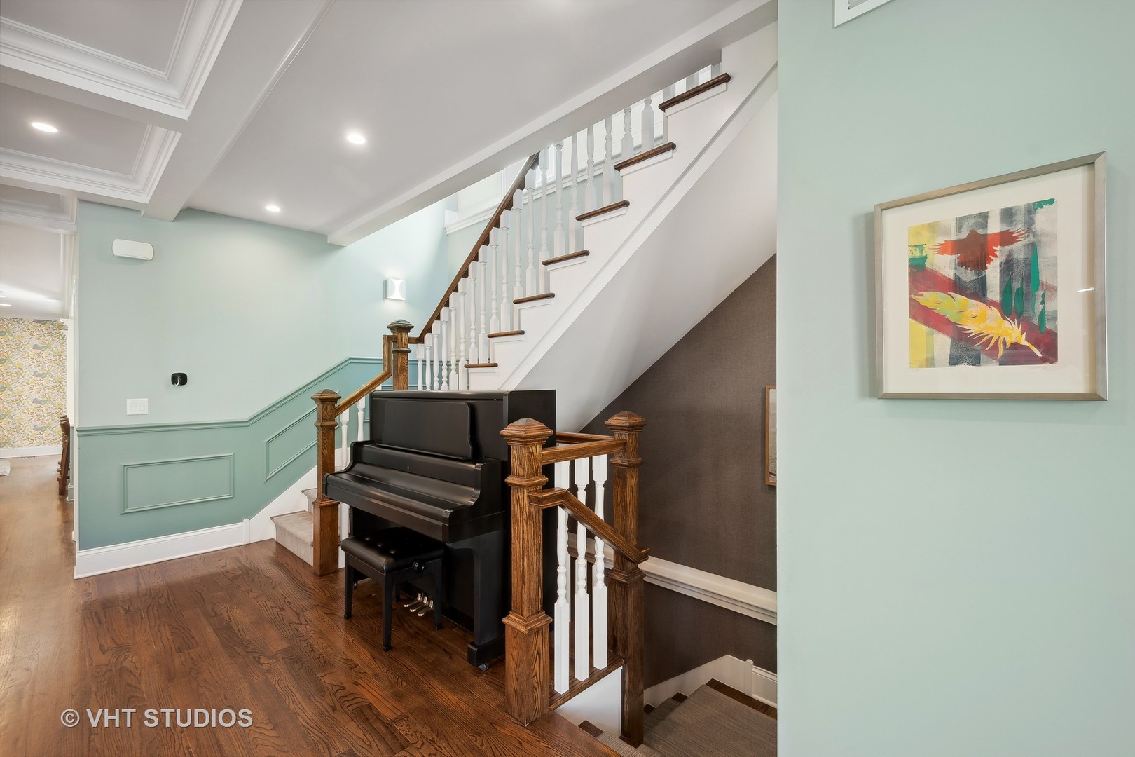 1439 W Farragut Avenue