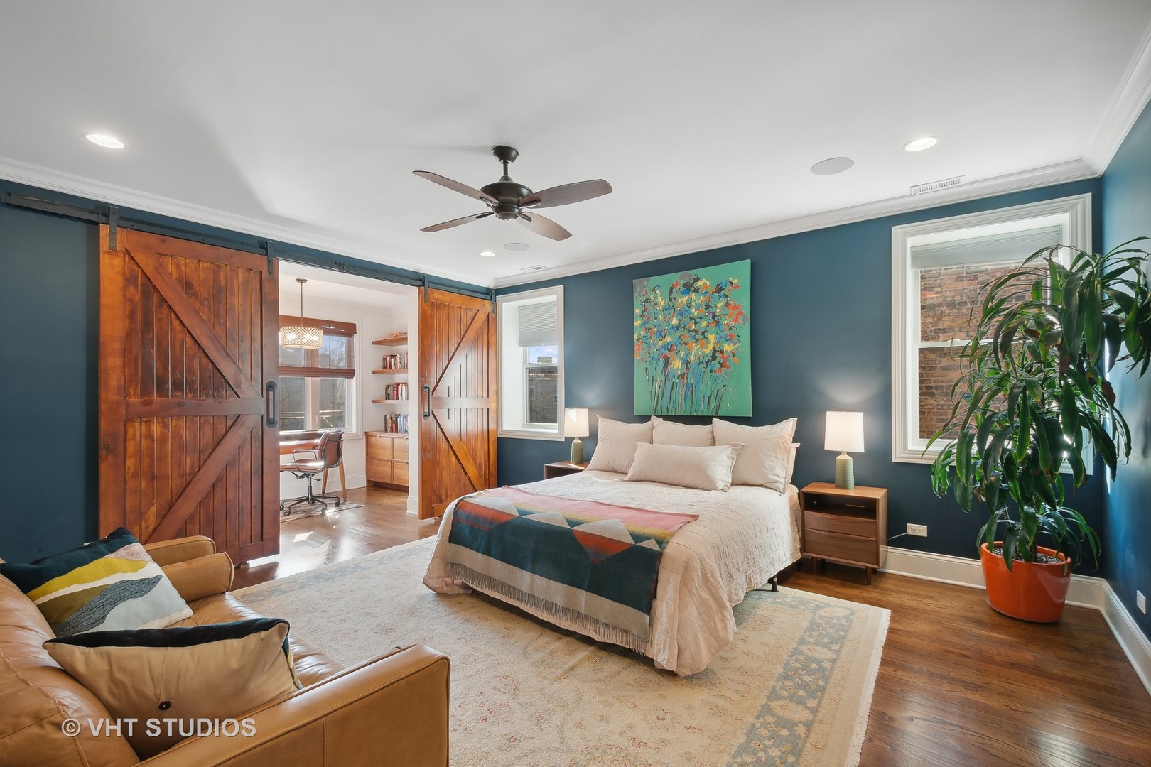 1439 W Farragut Avenue