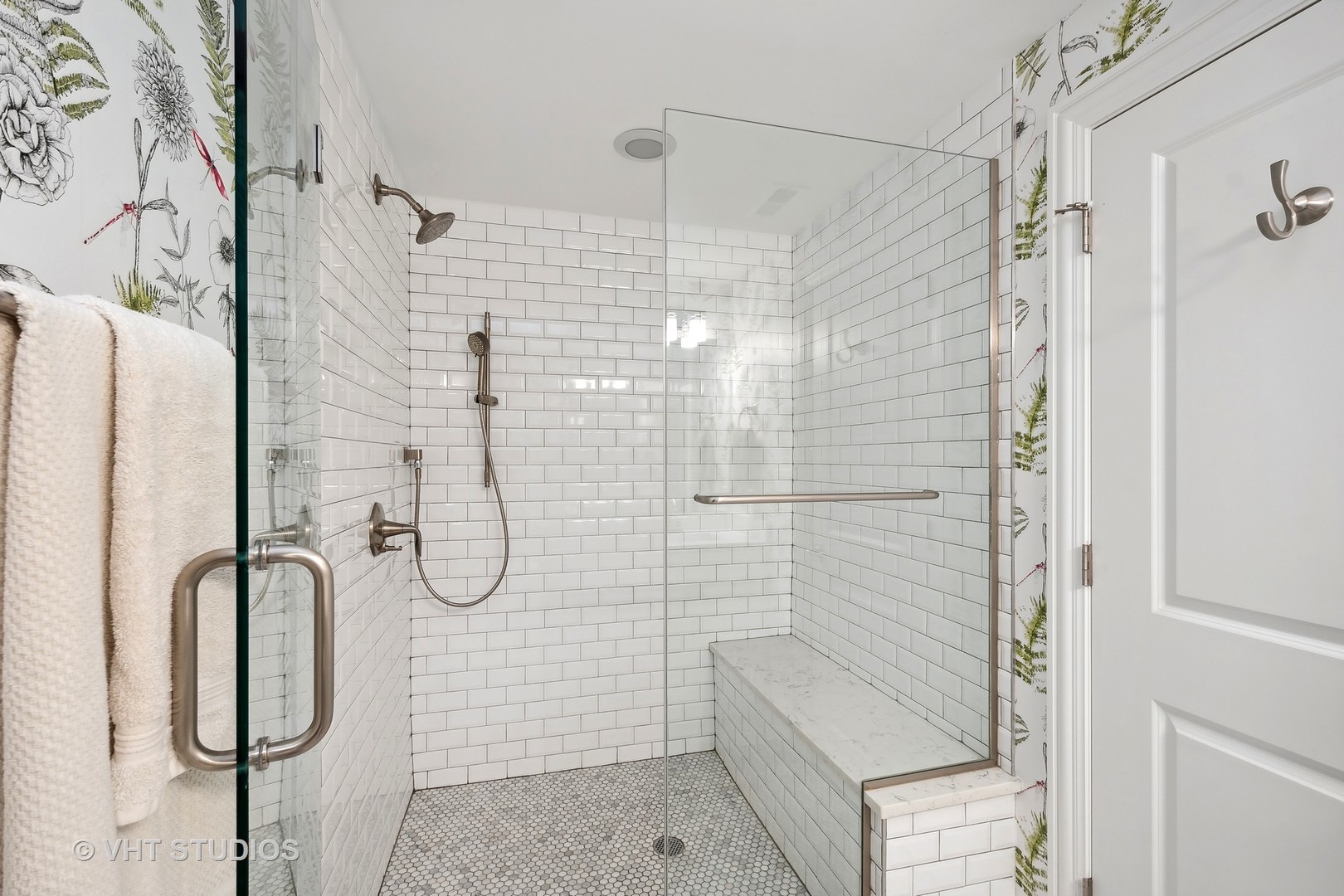 1439 W Farragut Avenue