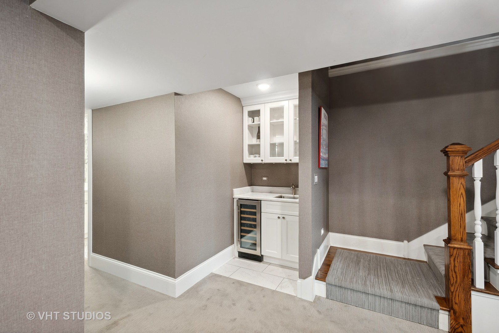 1439 W Farragut Avenue