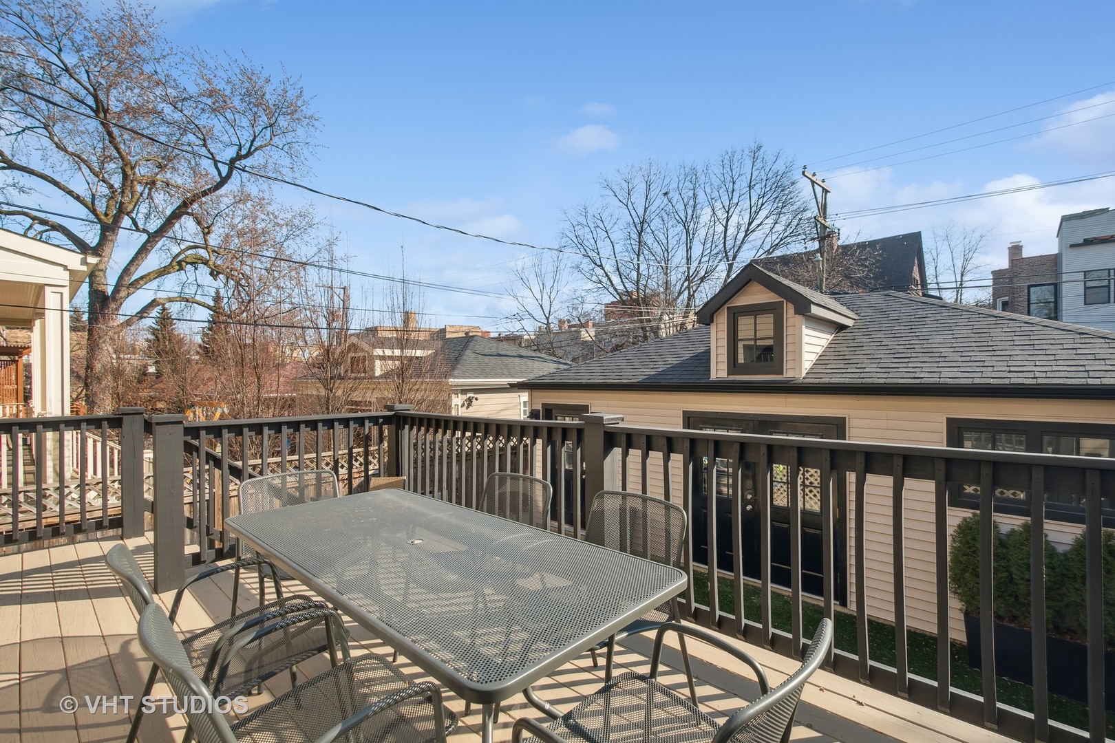 1439 W Farragut Avenue