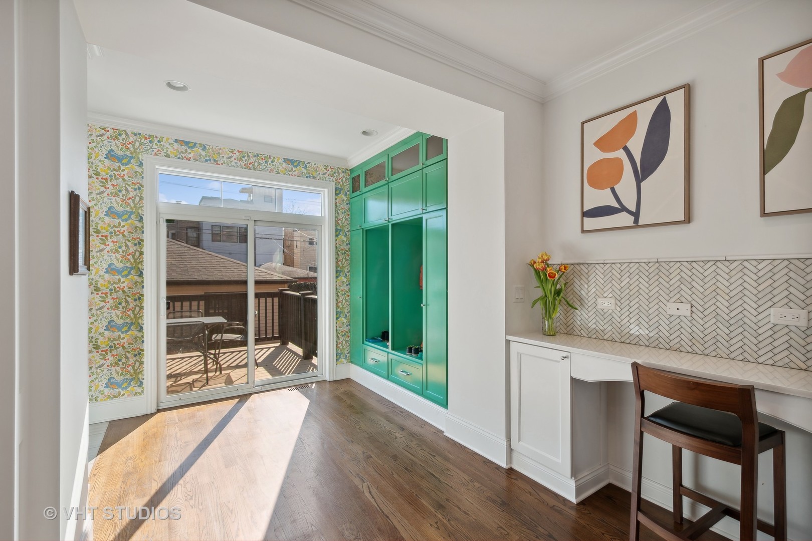 1439 W Farragut Avenue