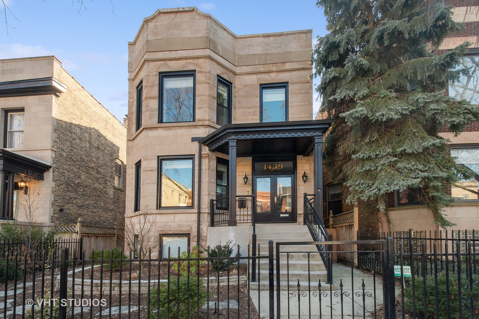 1439 W Farragut Avenue