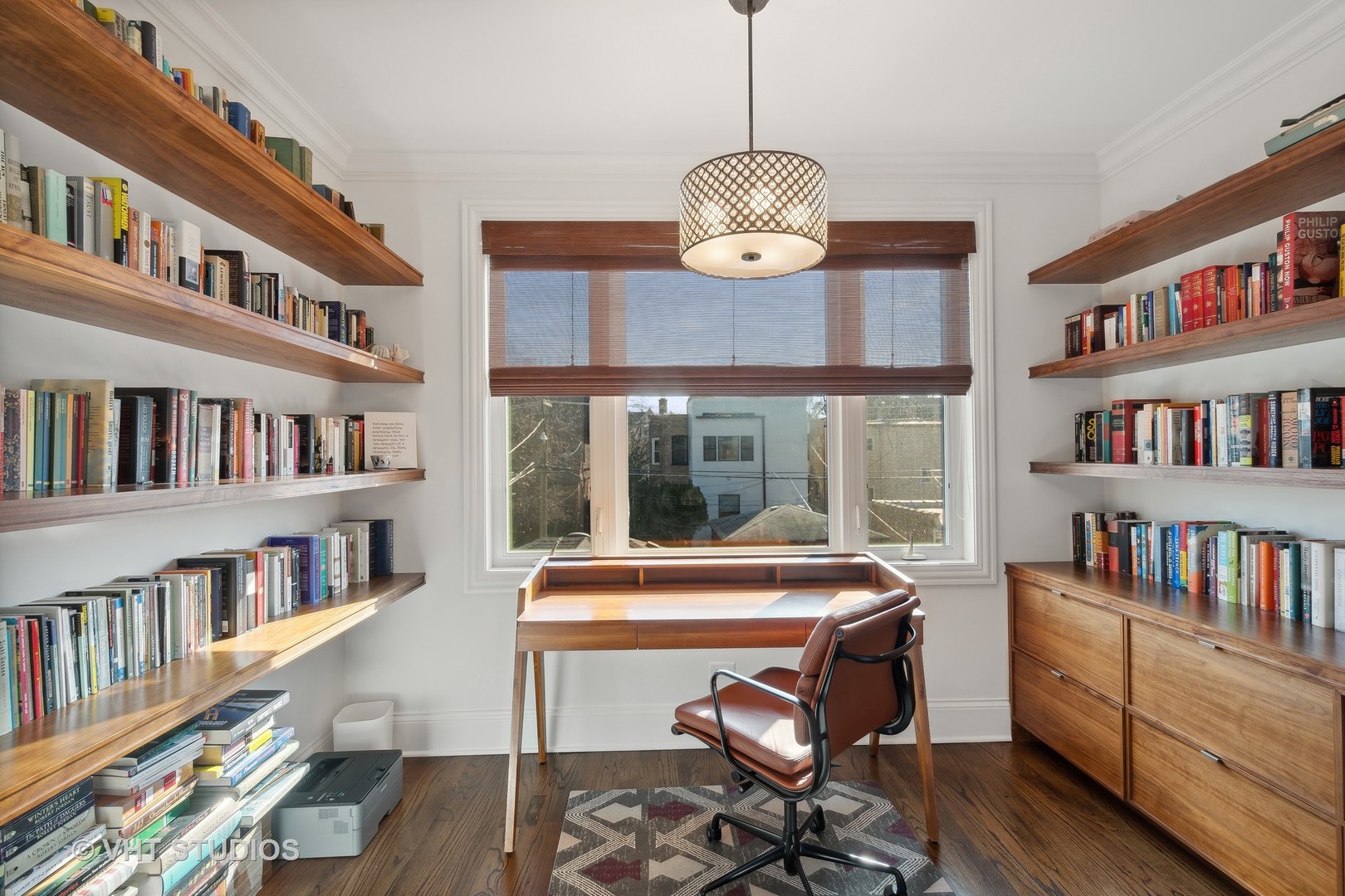 1439 W Farragut Avenue