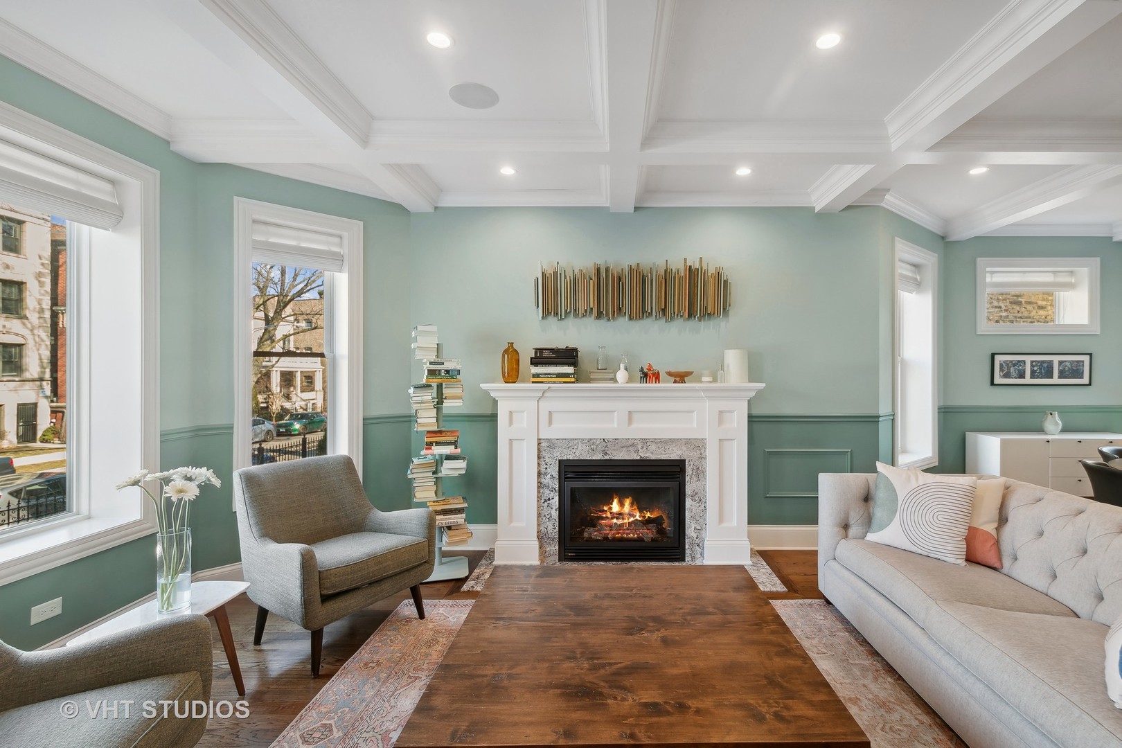 1439 W Farragut Avenue