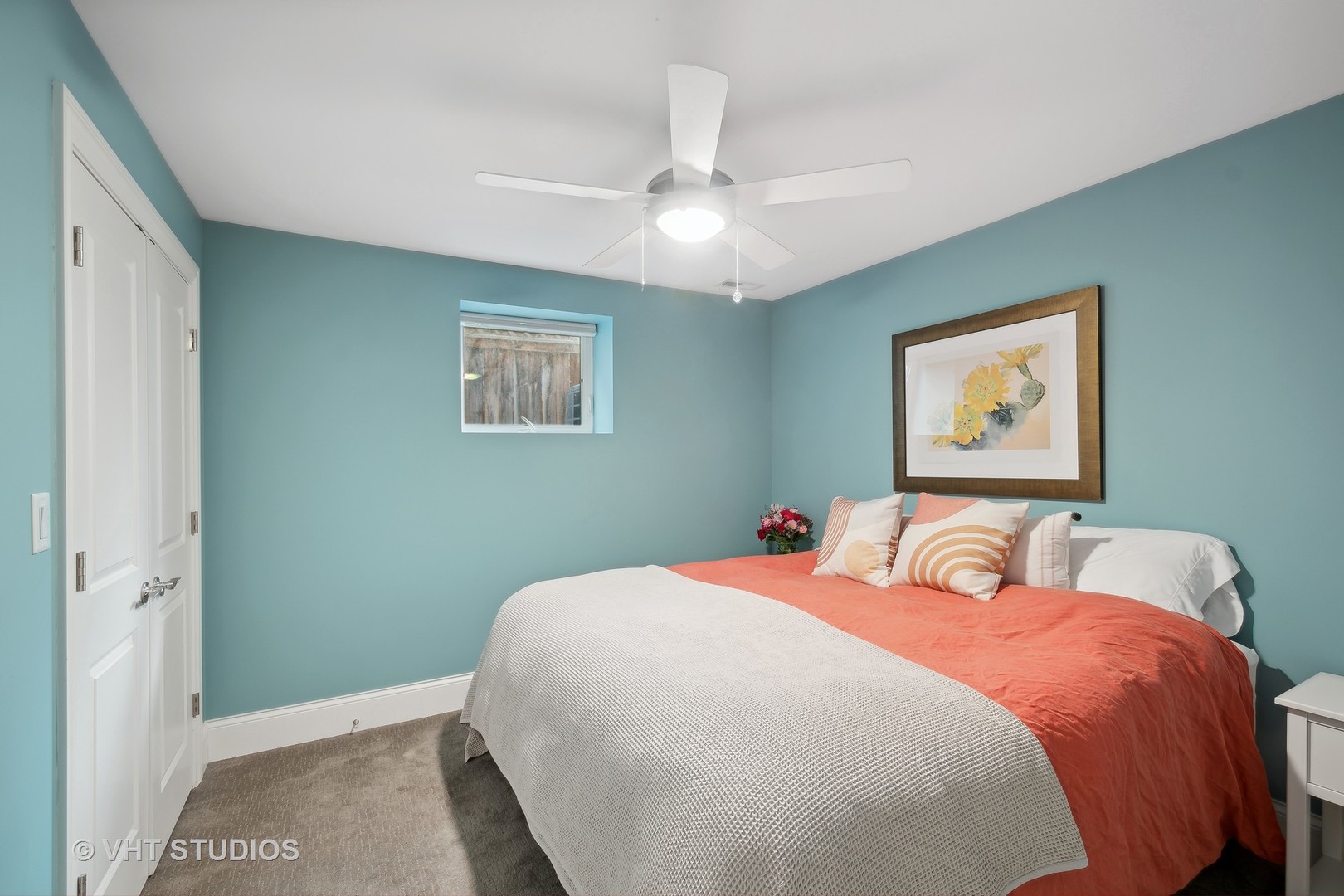 1439 W Farragut Avenue