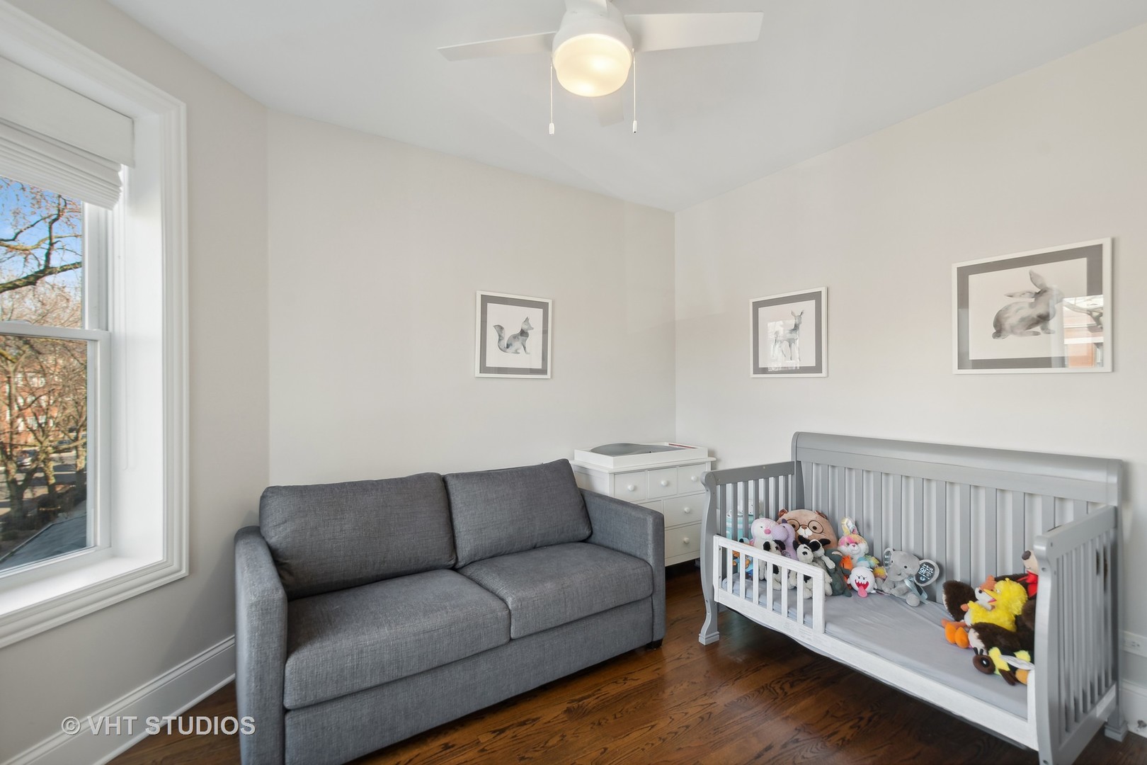 1439 W Farragut Avenue