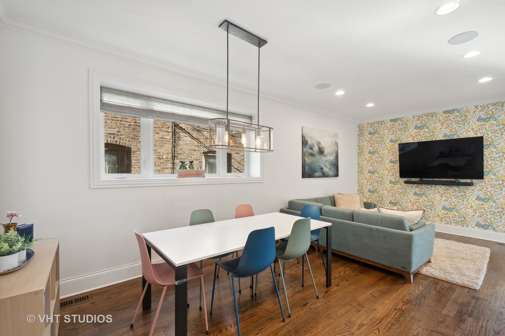 1439 W Farragut Avenue