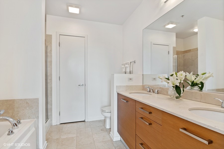 500 W Superior Street Unit: 1209