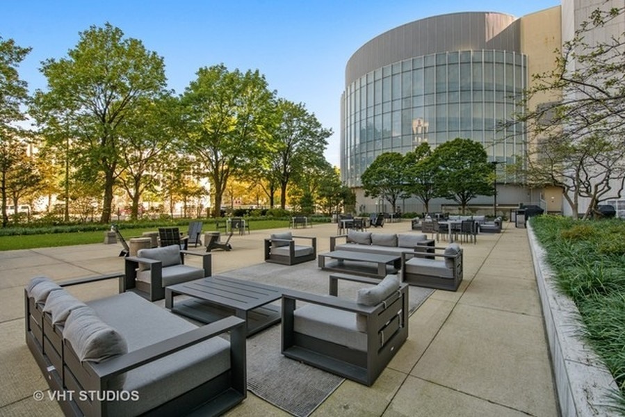 500 W Superior Street Unit: 1209