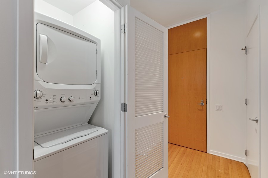 500 W Superior Street Unit: 1209