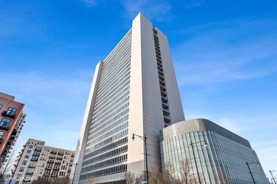 500 W Superior Street Unit: 1209