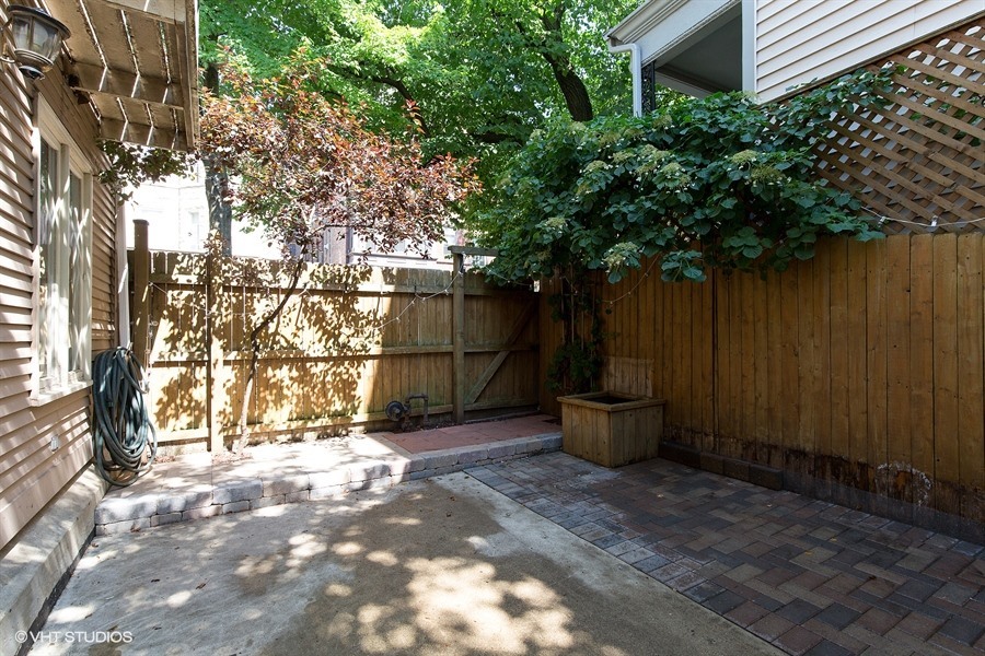 1001 W Dickens Avenue Unit: 1001