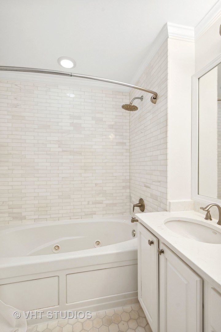 1712 N Wood Street Unit: 1W