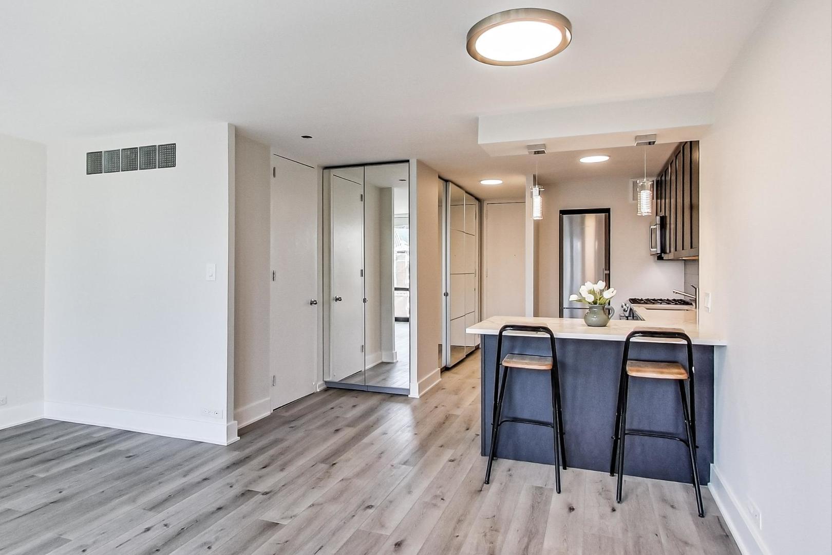 1 E Scott Street Unit: 2106