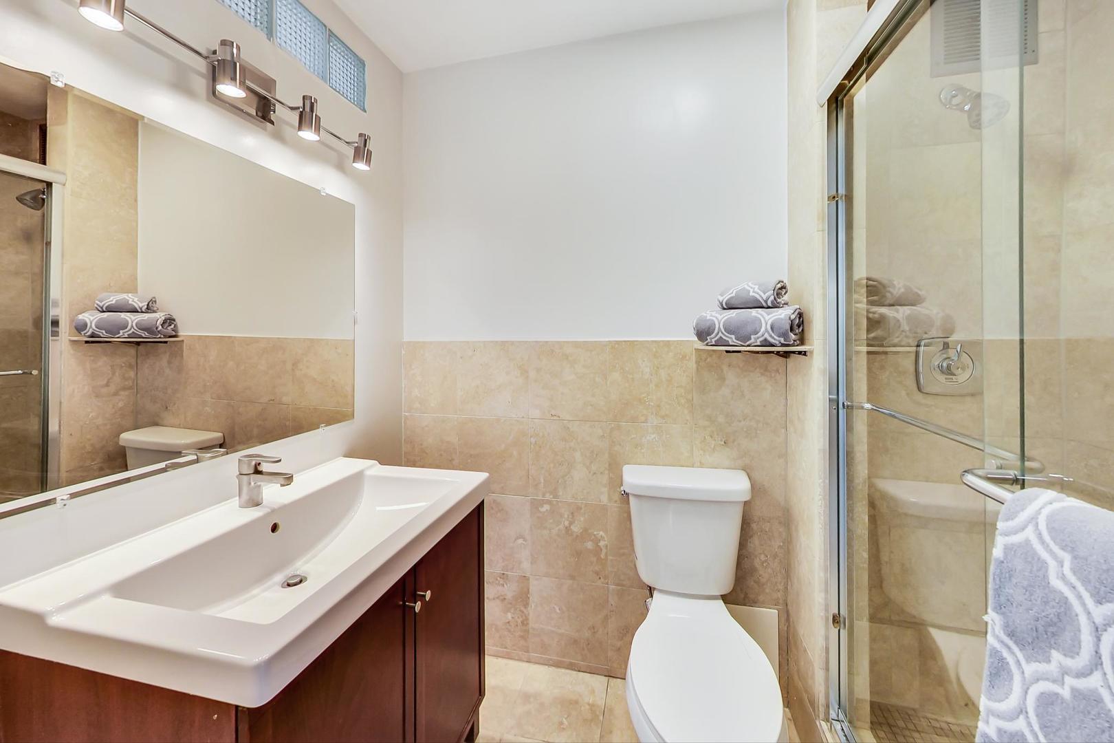 1 E Scott Street Unit: 2106