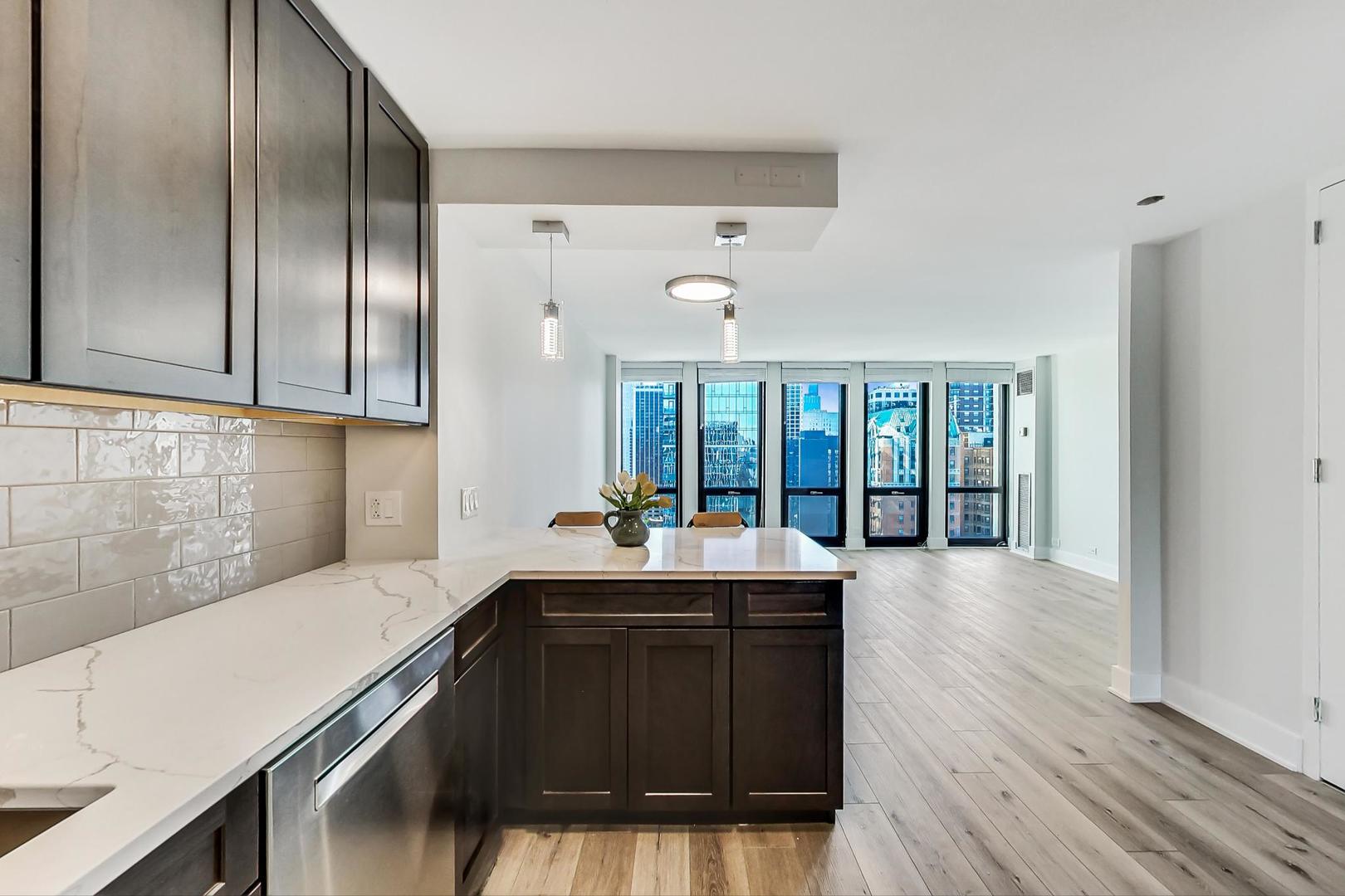 1 E Scott Street Unit: 2106