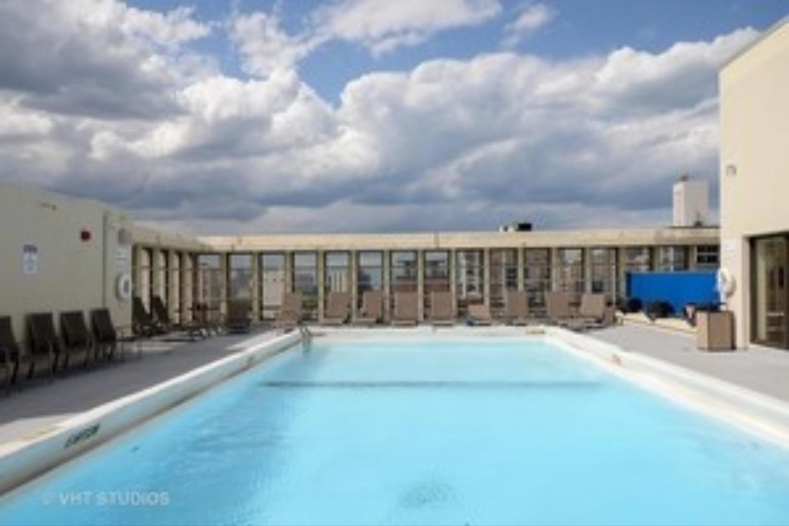 1 E Scott Street Unit: 2106