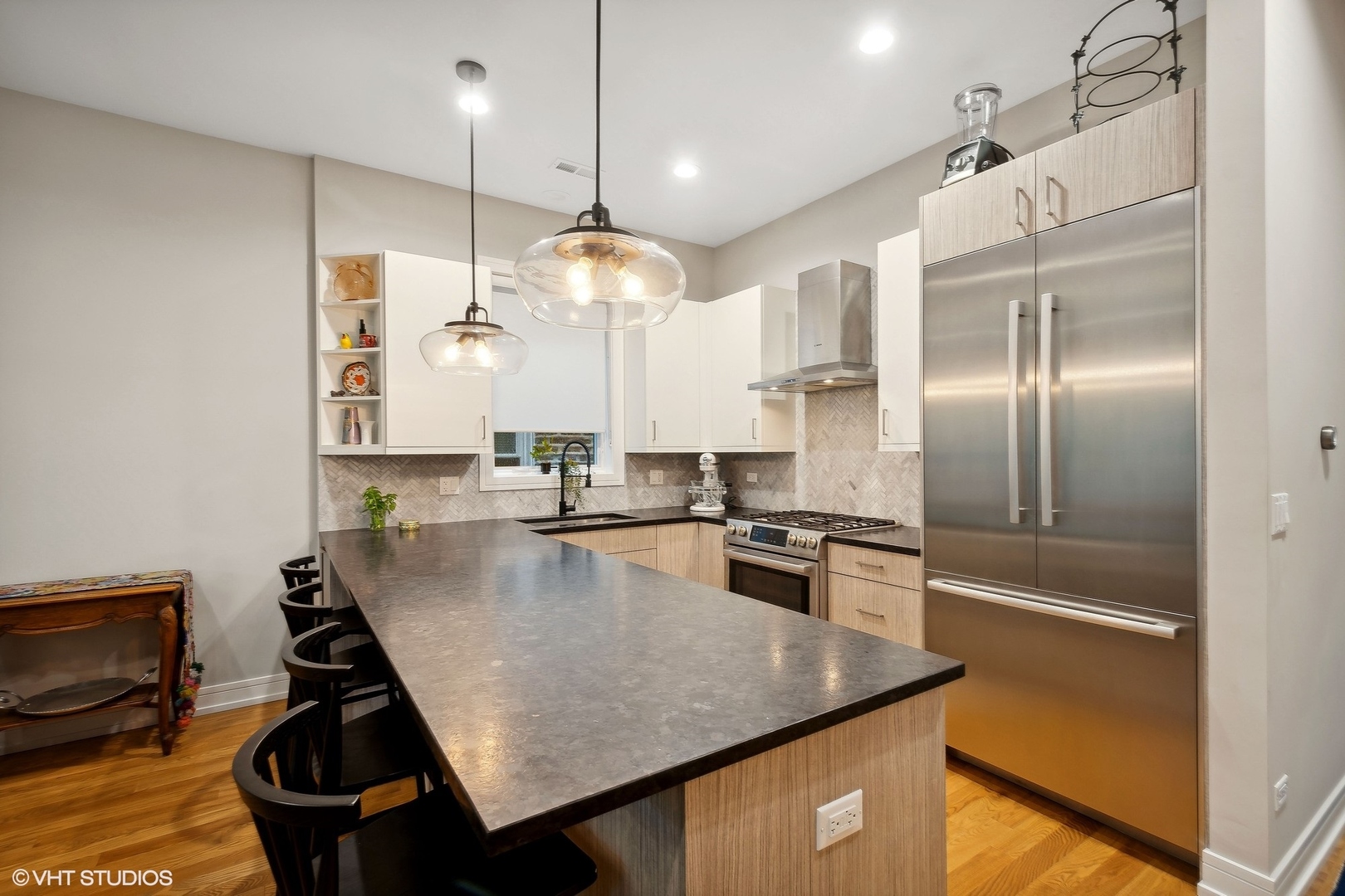 940 N Wolcott Avenue Unit: 3