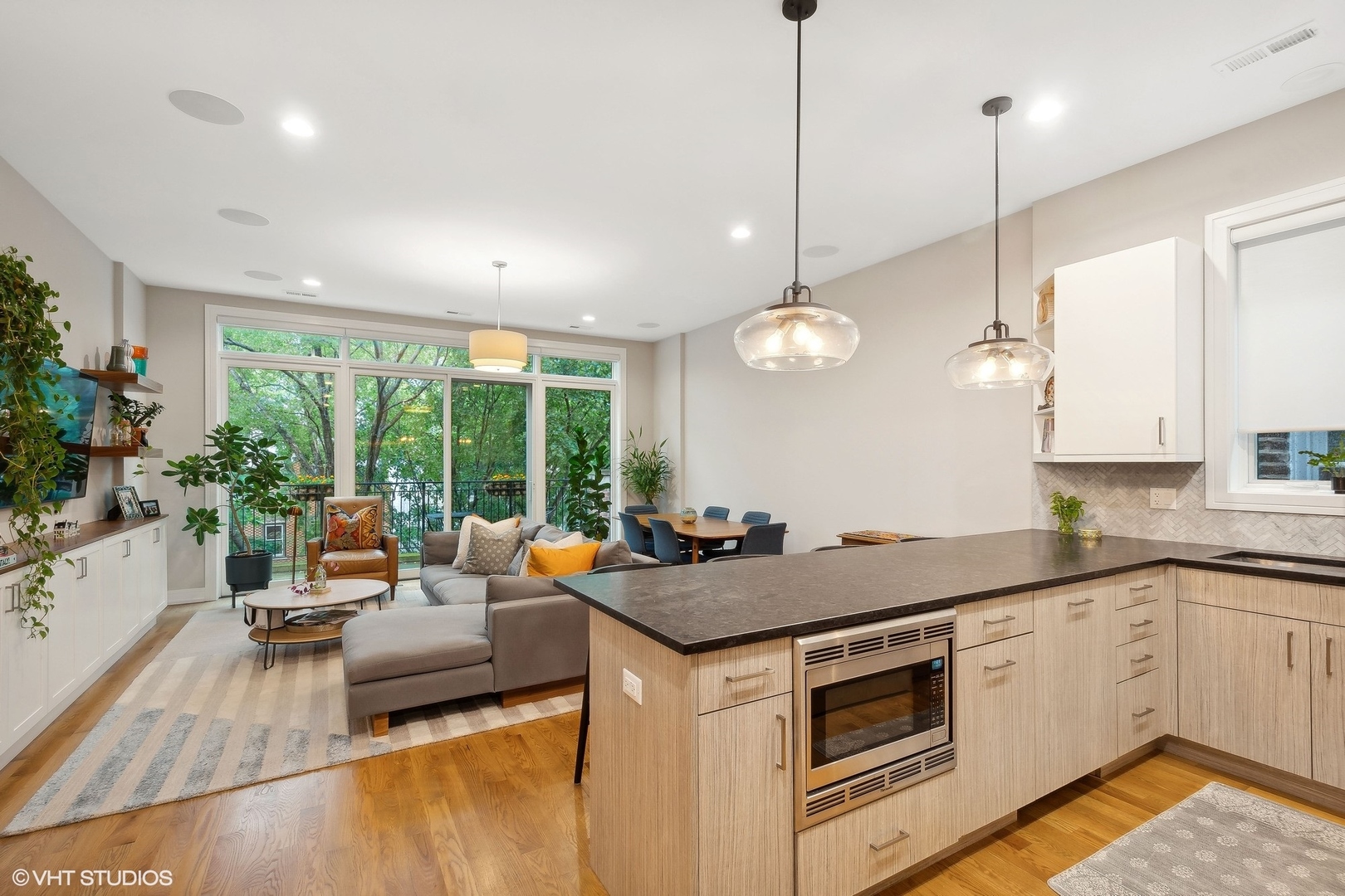 940 N Wolcott Avenue Unit: 3