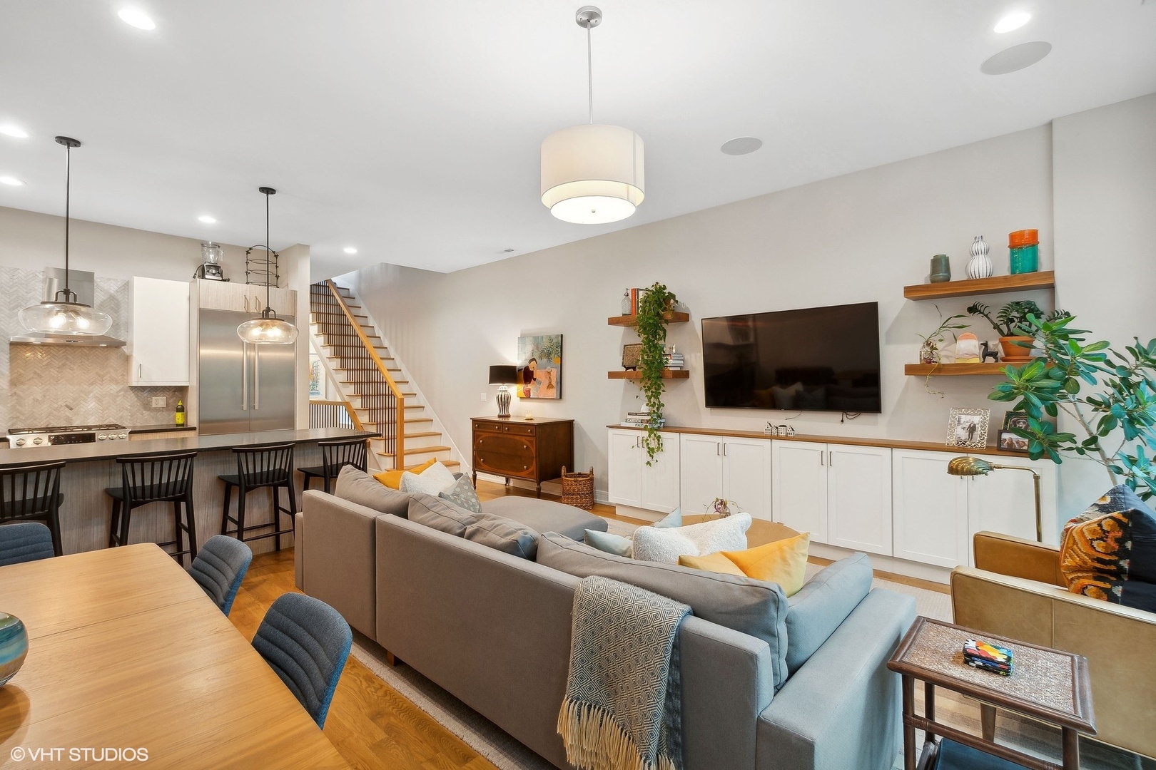940 N Wolcott Avenue Unit: 3