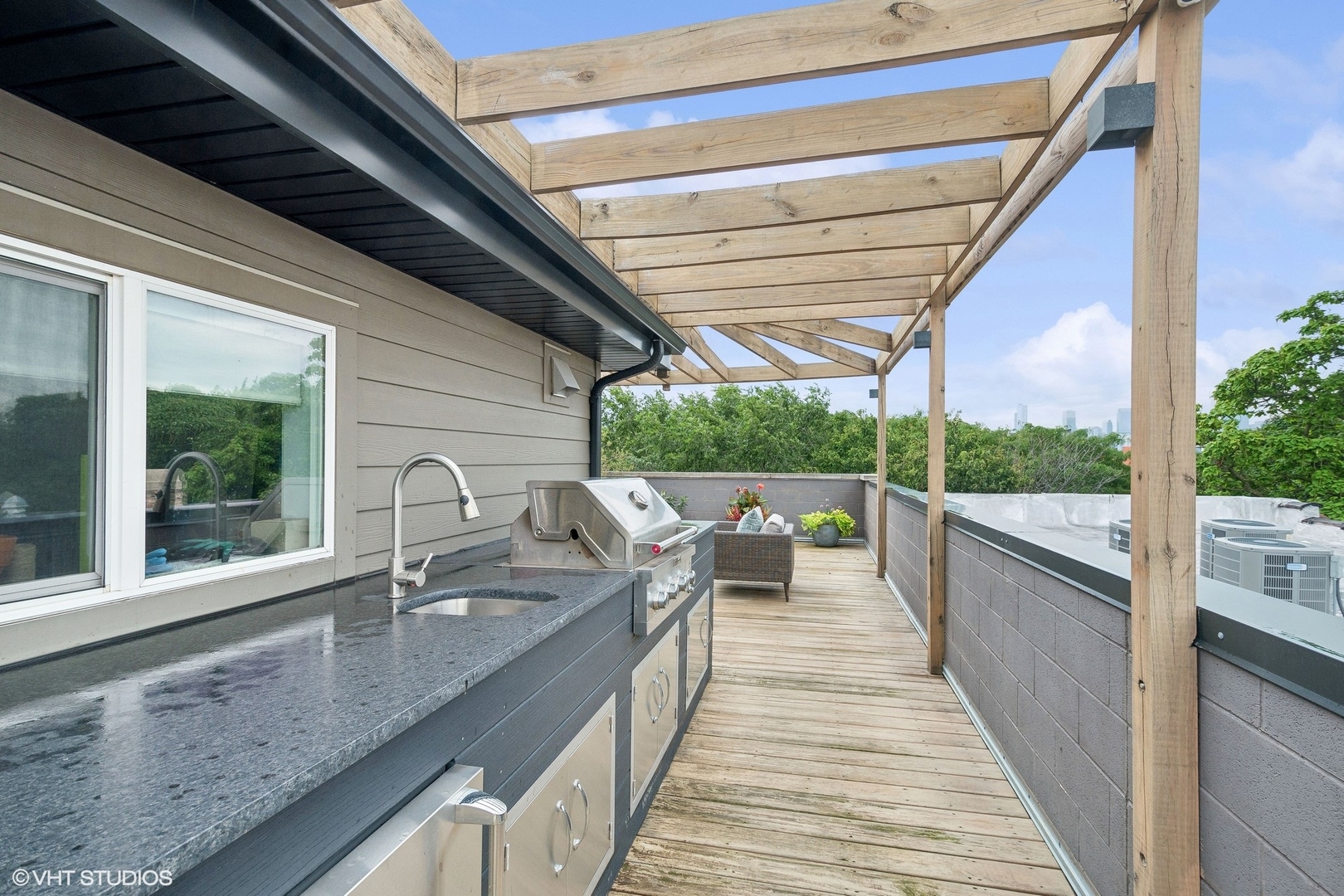 940 N Wolcott Avenue Unit: 3