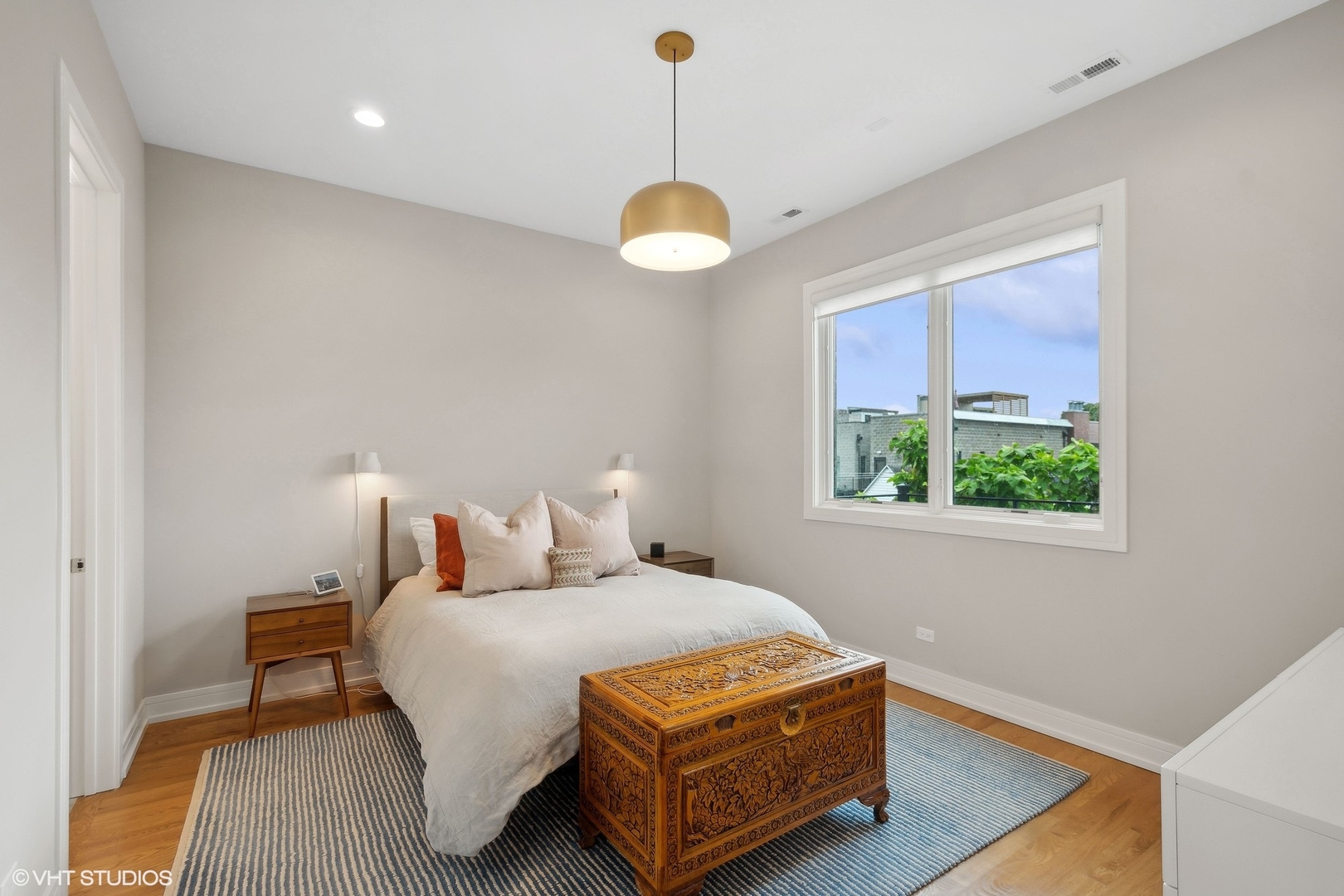 940 N Wolcott Avenue Unit: 3