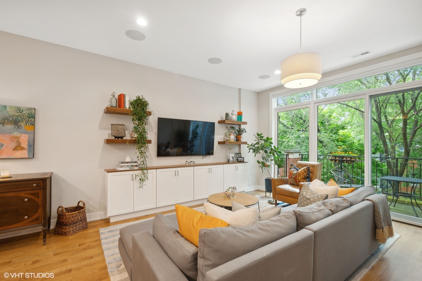 940 N Wolcott Avenue Unit: 3
