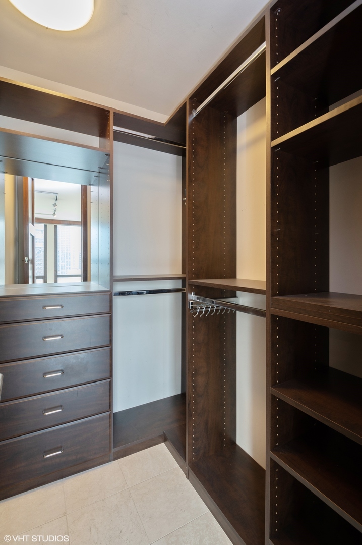 1 E Scott Street Unit: 1505