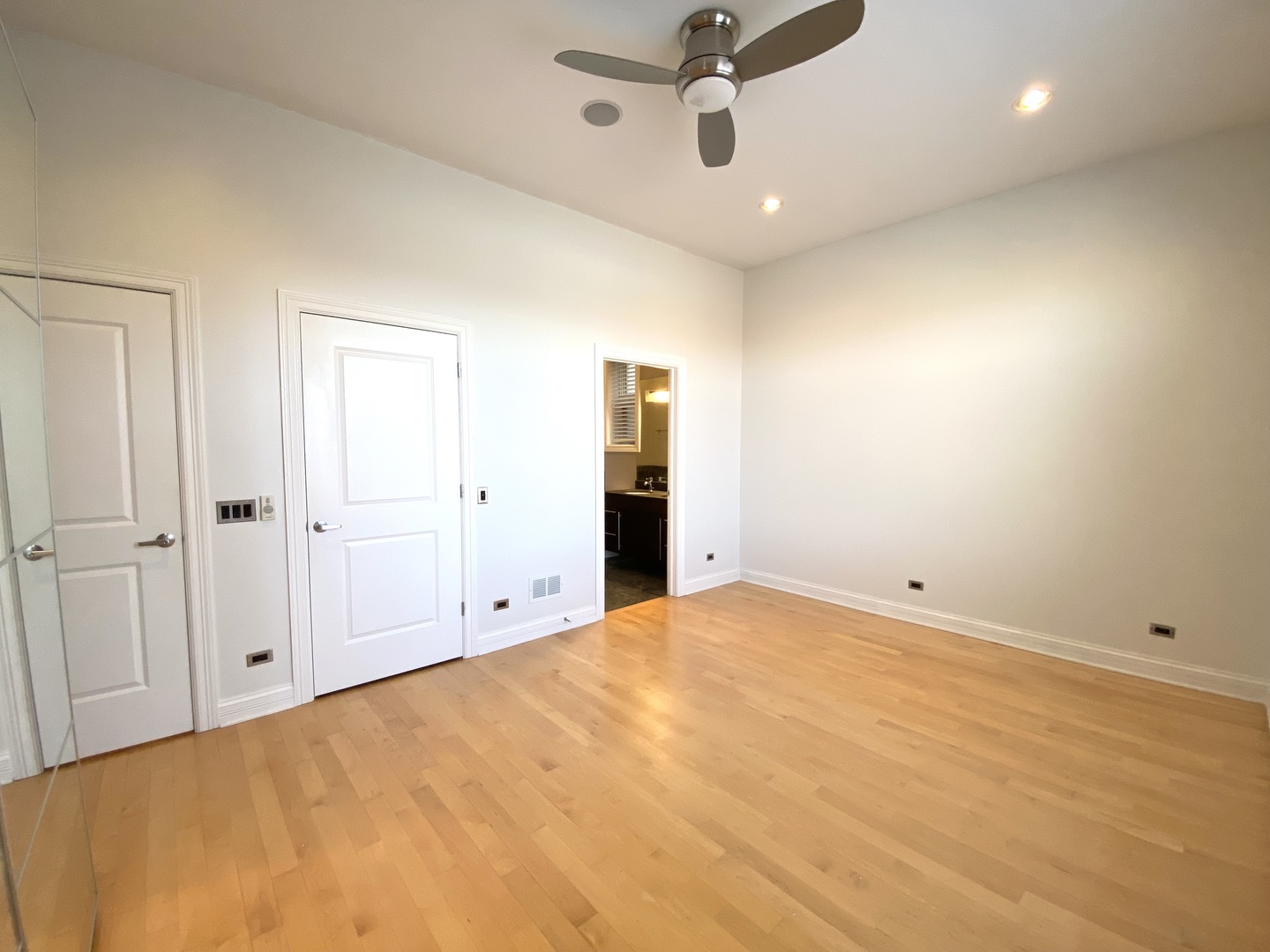 1448 N Western Avenue Unit: 4A