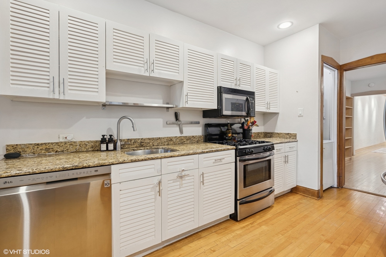 622 W Waveland Avenue Unit: 2W