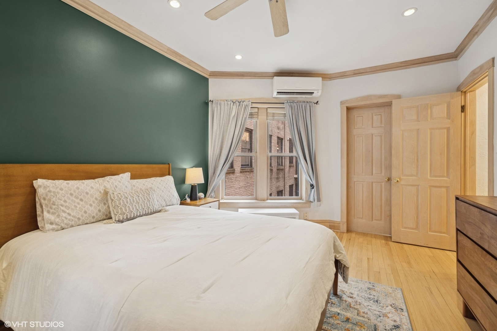 622 W Waveland Avenue Unit: 2W